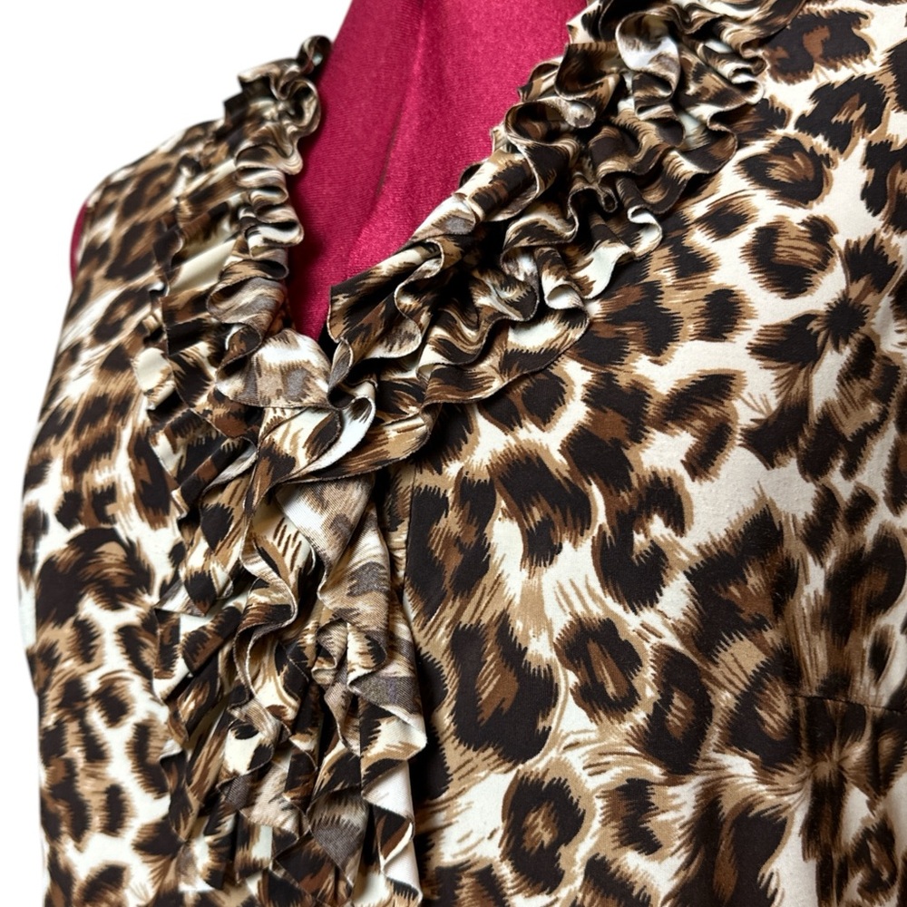 Chic Leopard sleeveless V-neck ruffle Top 🍁